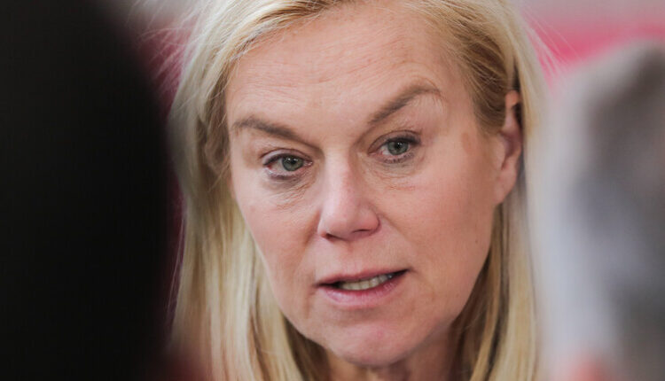 وزيرة المالية الهولندي سيغريد كاغ