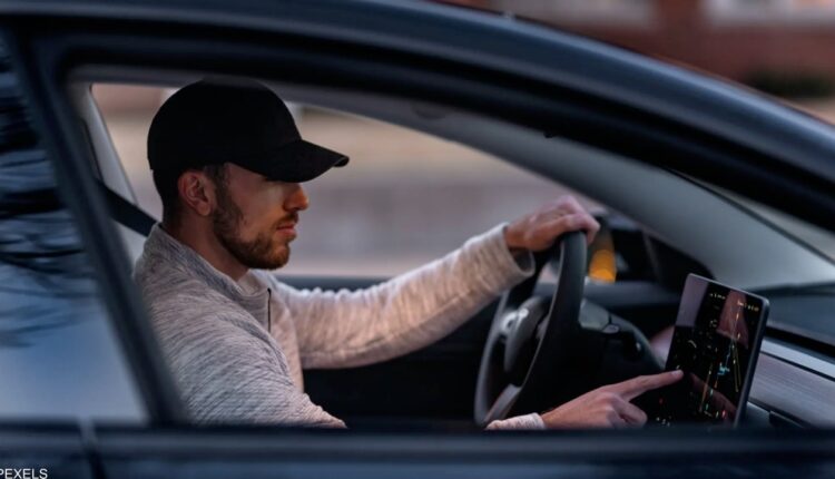 خلل في المكالمات التلقائية يسبب أزمة في تسلا