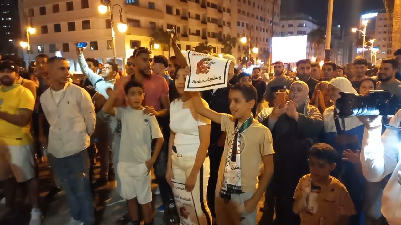 اليوم التاسع بطنجة.. احتجاجات متواصلة وشعارات تطالب بالعدالة الاجتماعية اليوم التاسع بطنجة.. احتجاجات متواصلة وشعارات تطالب بالعدالة الاجتماعية