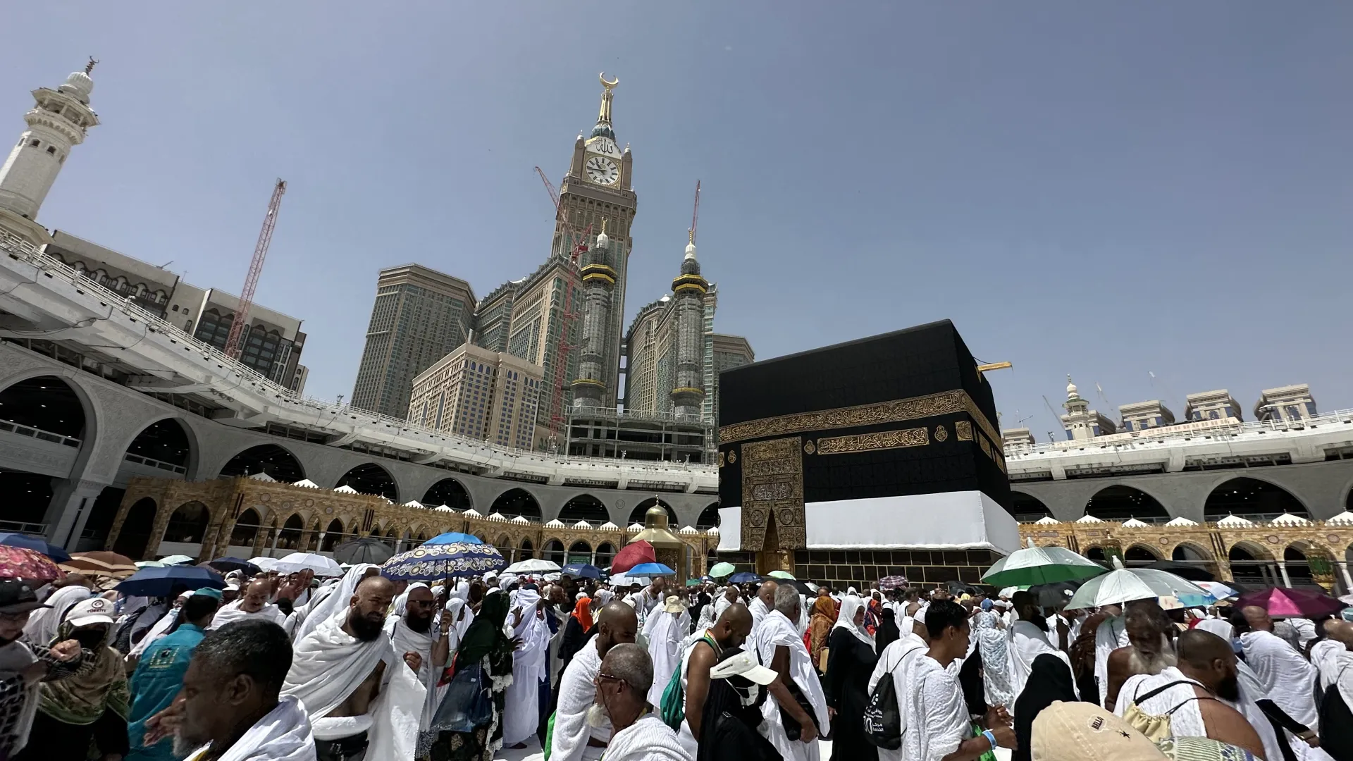 بدء توافد ضيوف الرحمن إلى السعودية لأداء فريضة الحج #حج1447 