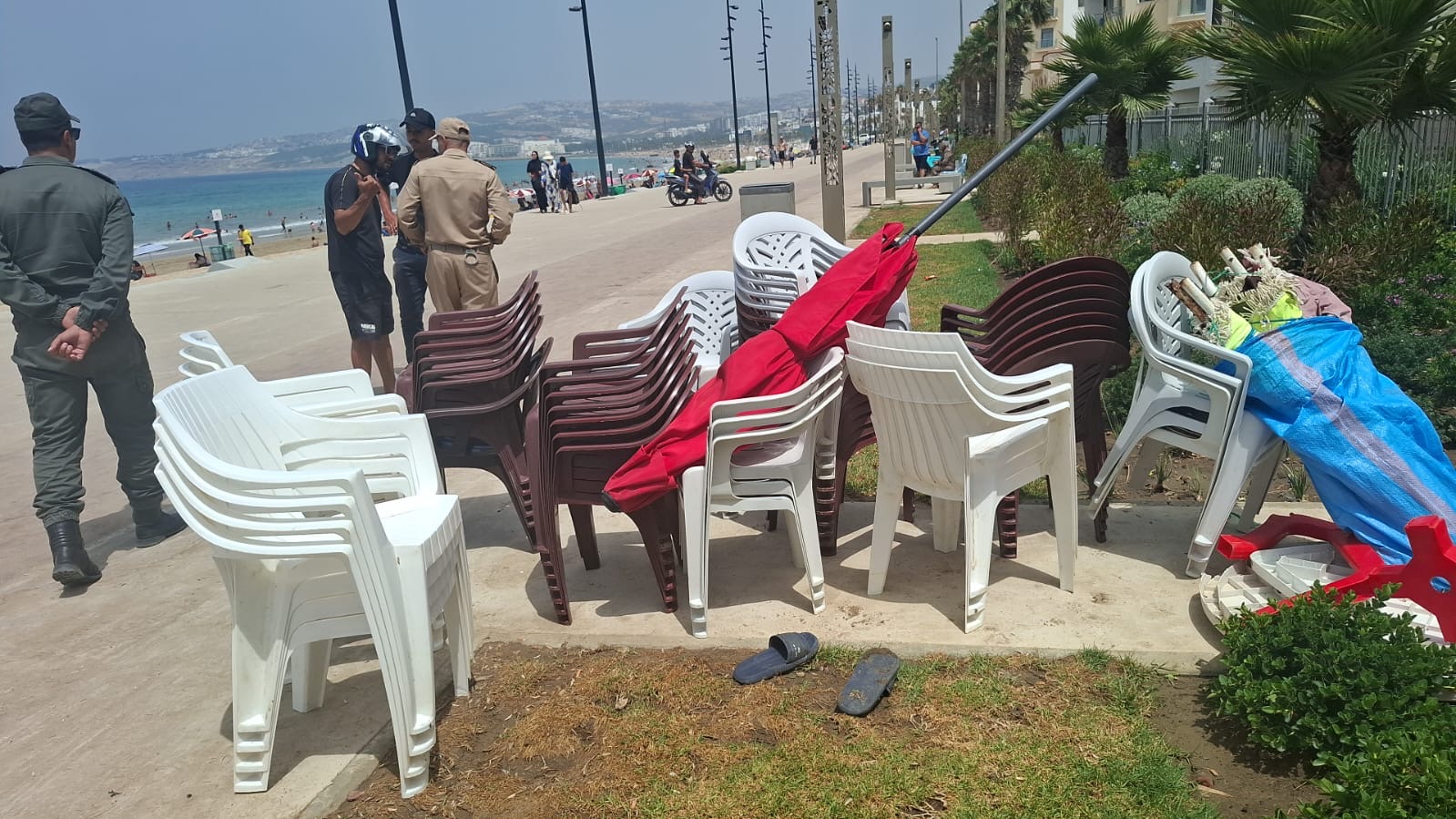 بتعليمات صارمة من والي الجهة.. أكبر حملة لتحرير الملك العمومي البحري بمحج محمد السادس بطنجة بتعليمات صارمة من والي الجهة.. أكبر حملة لتحرير الملك العمومي البحري بمحج محمد السادس بطنجة