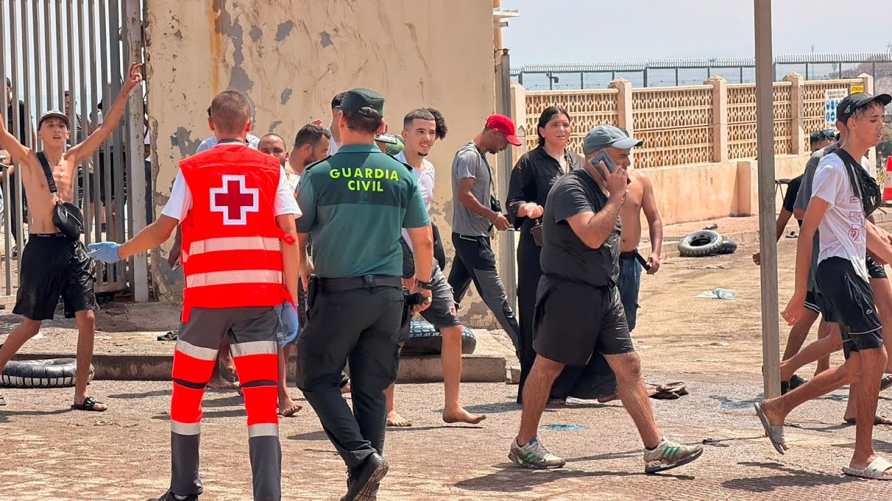 مباشرة من داخل سبتة المحتلة.. تواصل وصول المهاجرين إلى المدينة مباشرة من داخل سبتة المحتلة.. تواصل وصول المهاجرين إلى المدينة